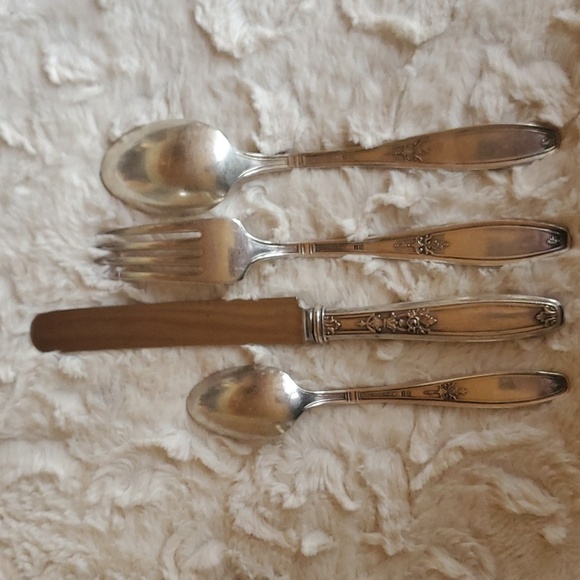 Vintage 1847 Rogers Bros. Set of 10 Place Settings Plus Butter Knife, Etc - Picture 7 of 14